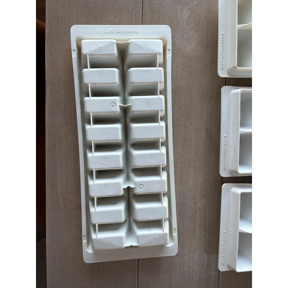 Frigidaire Ice Cube Trays Set of 4 White Plastic Dishwasher Safe Vintage 16 cube